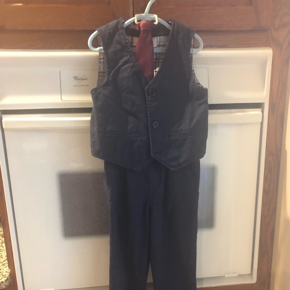 boys size 5/6 suit